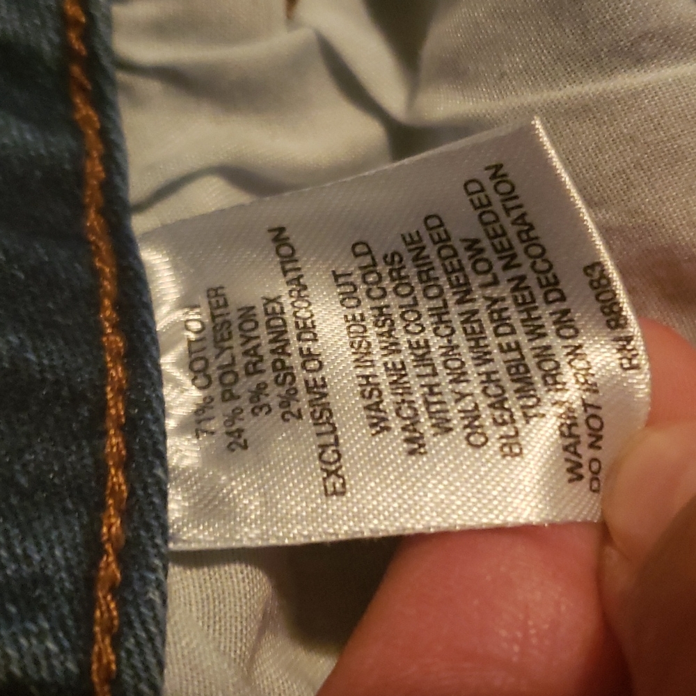 Signature Studio Plus Capris - Picture 7 of 7